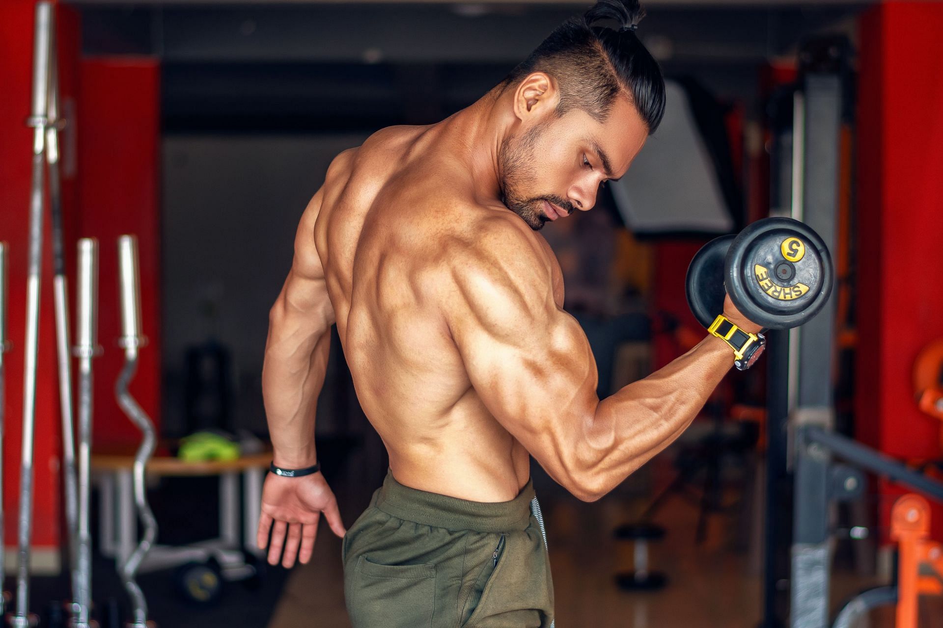 Want to work on your shoulders? Try these five middle delt exercises. (Image via Pexels / Avinash Salunke)