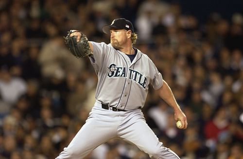 Pitcher Norm Charlton #37 of the Seattle Mariners throws a pitch