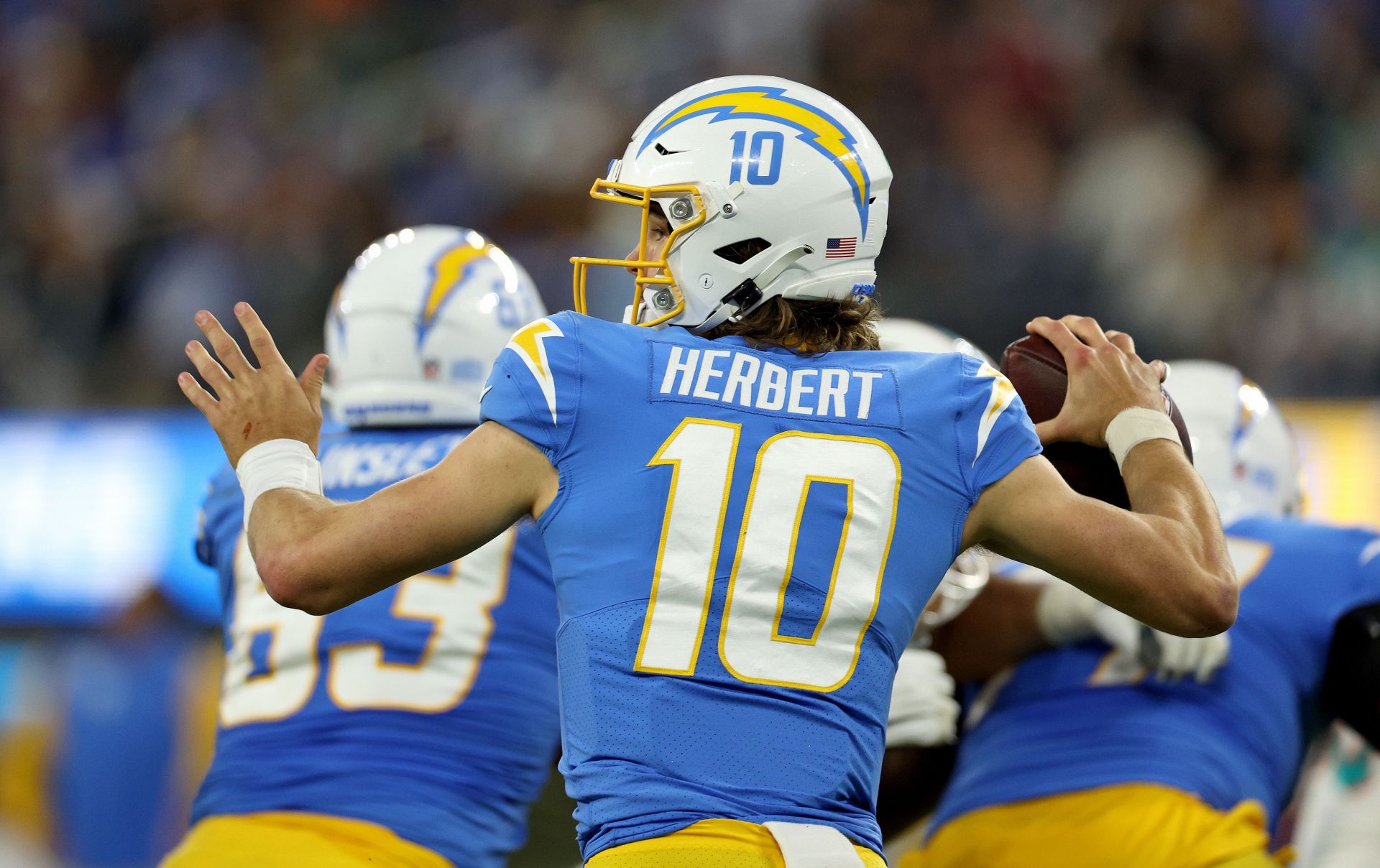 Chargers top Dolphins as Justin Herbert outplays Tua Tagovailoa