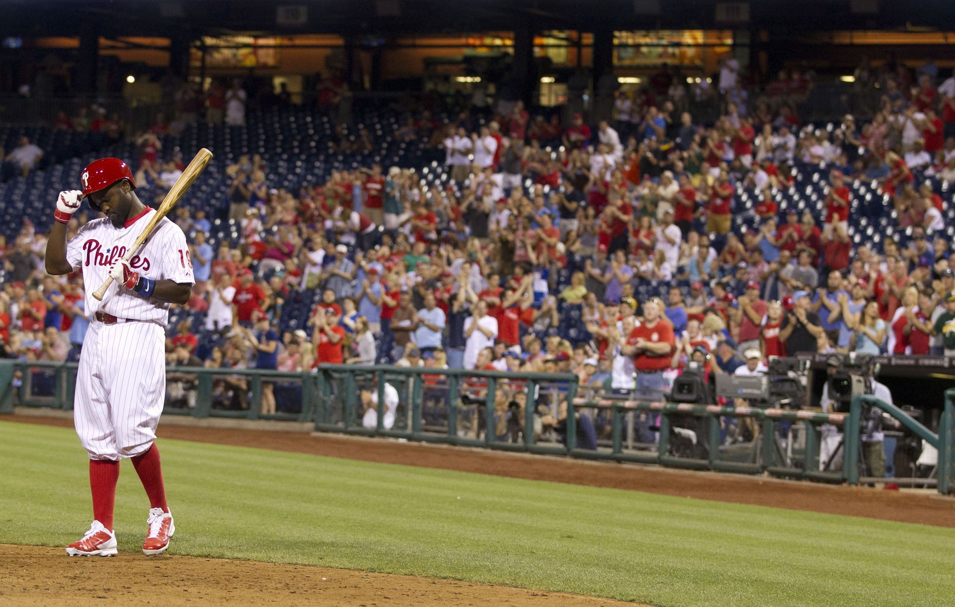 Fans give Tony Gwynn Jr. a standing ovation