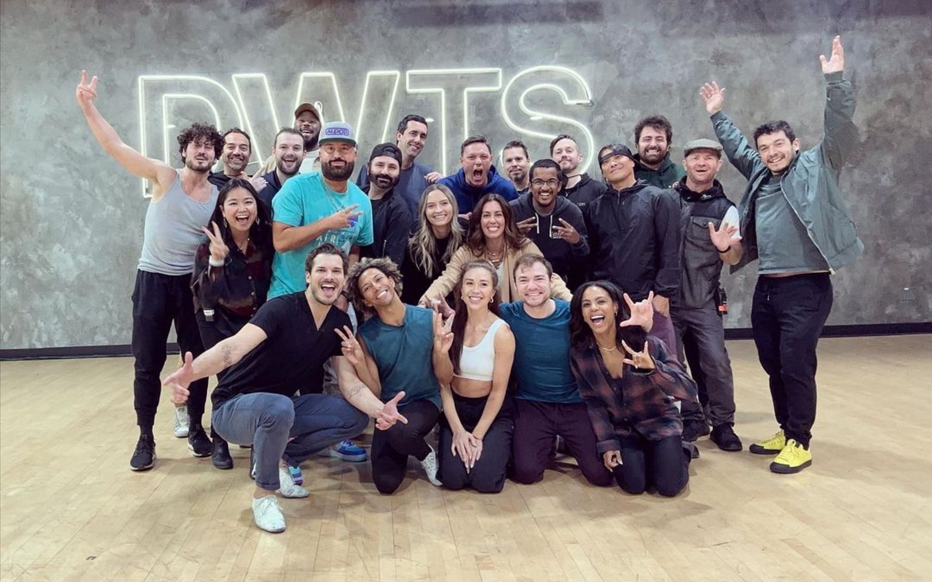 Dancing With The Stars season 31 cast gets back together (Image via gabby.windey/ Instagram)