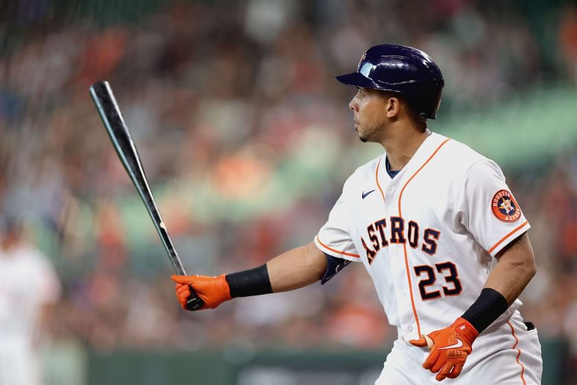 Houston Astros fans ecstatic after club re-signs Michael Brantley