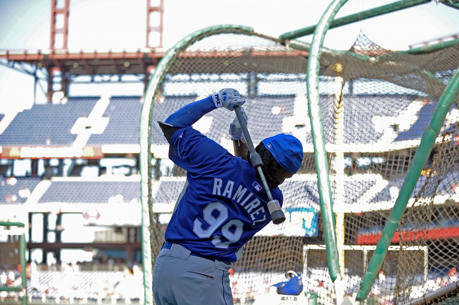 Manny Ramirez one-handed home run