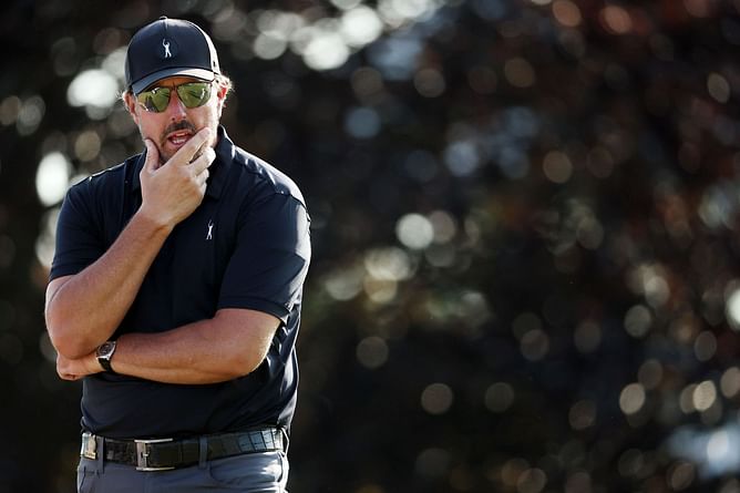 Phil Mickelson out of top 200 in OWGR for the first time in three decades