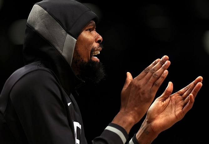 Fans hilariously empathize with Kevin Durant on a poker face watching Kid the Wiz’s tricks: “Get me the fk outta here“, “bro just wanna hoop already”