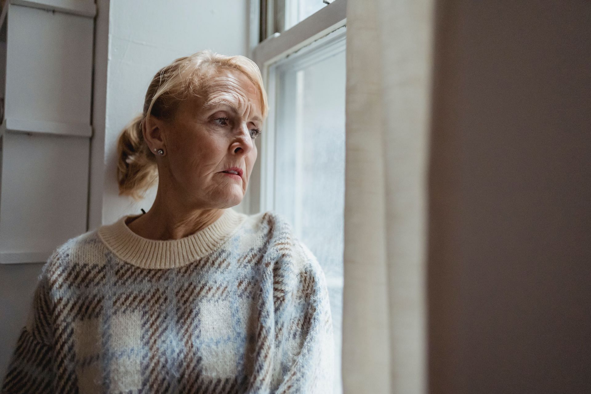 Stress in seniors often gets unnoticed. (Image via Pexels/ Teona Swift)