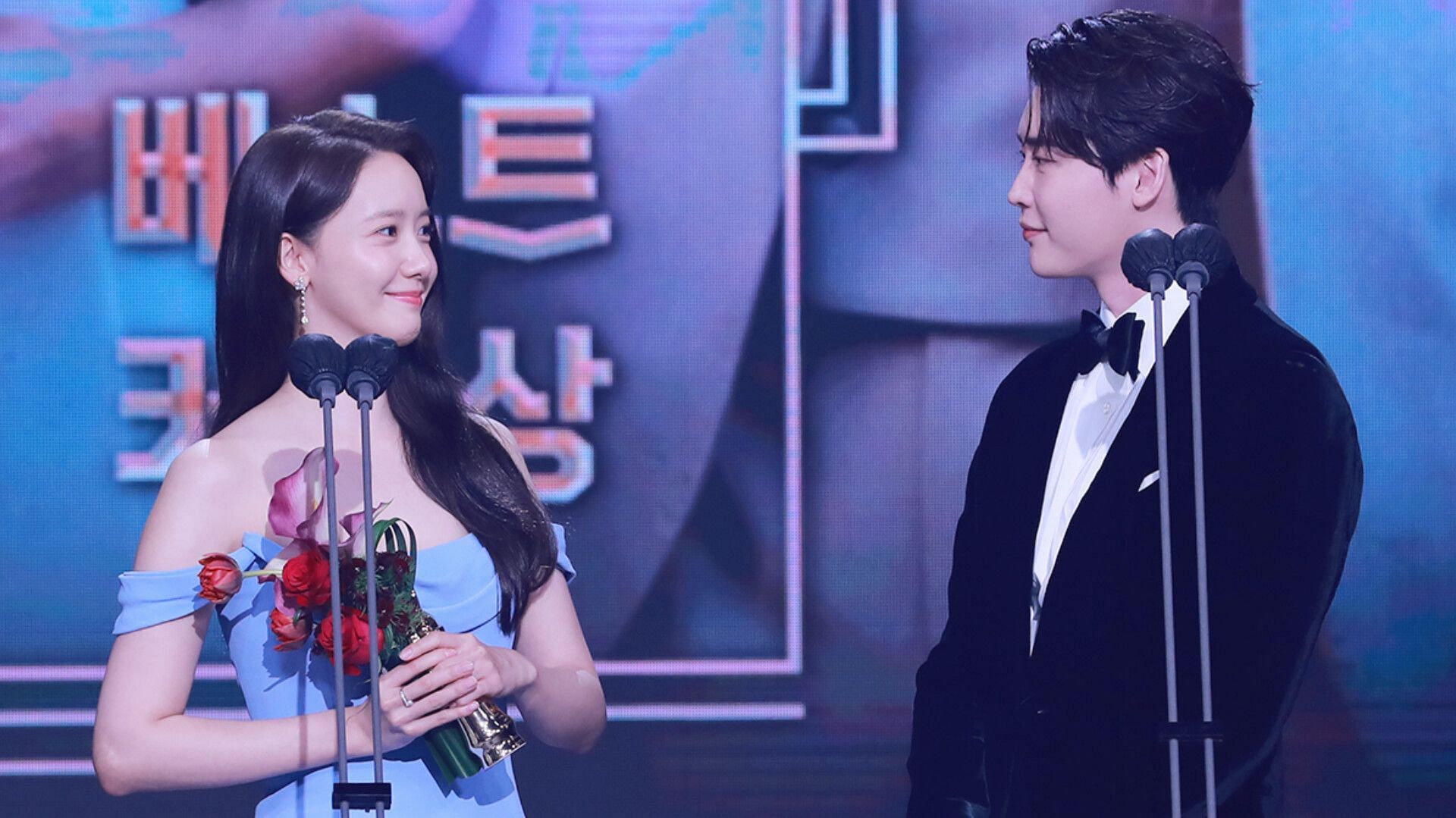 Lee Jong-suk and Lim YoonA won the Best Couple Award at the 2022 MBC