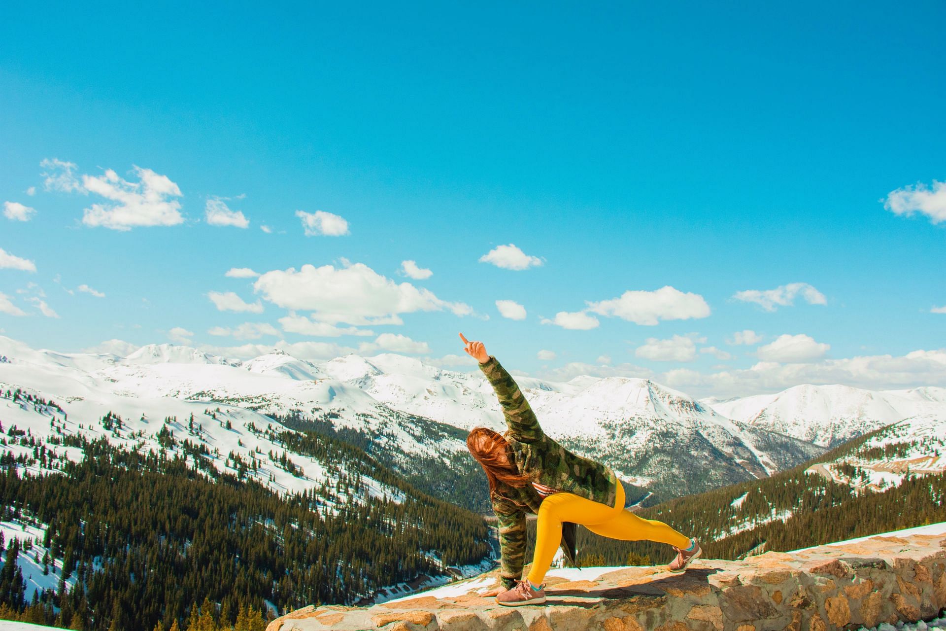 Lunges can activate bigger and smaller muscle fibers in the quads. (Image via Unsplash/ Madisonm Lavern)