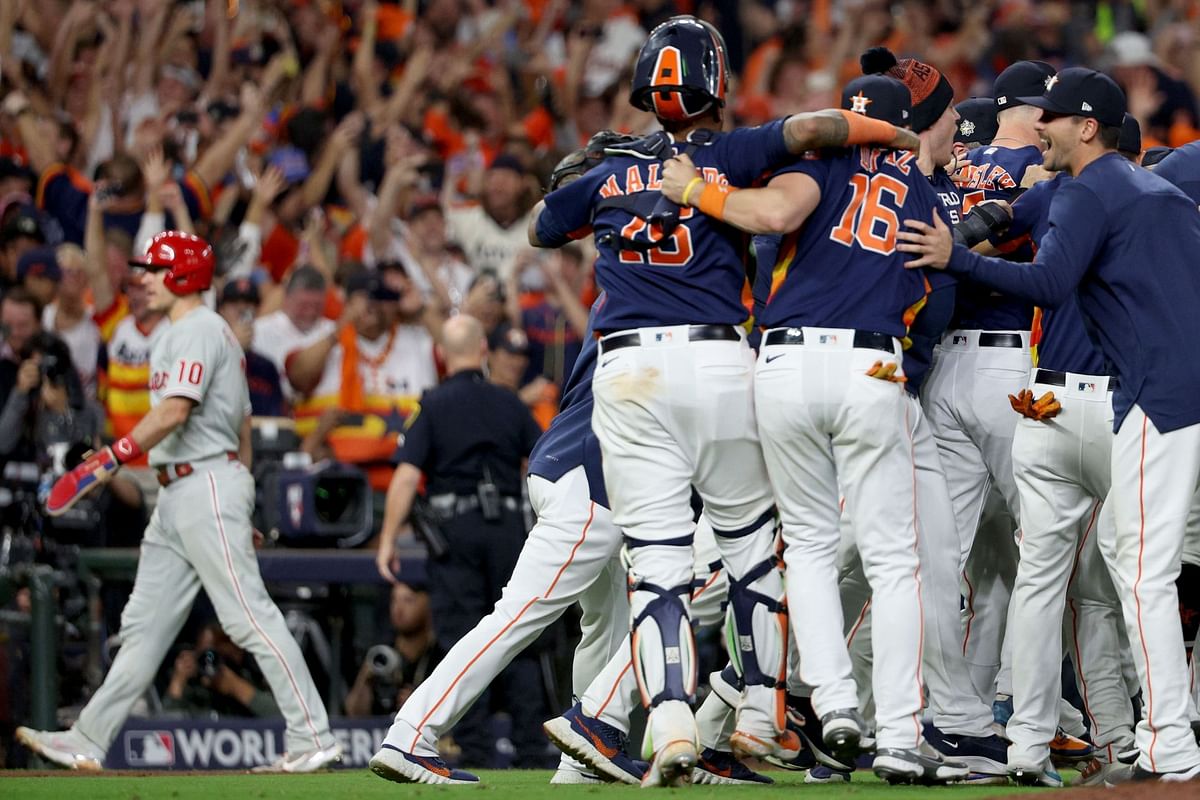 Houston Astros fans celebrate the return of team's entire coaching