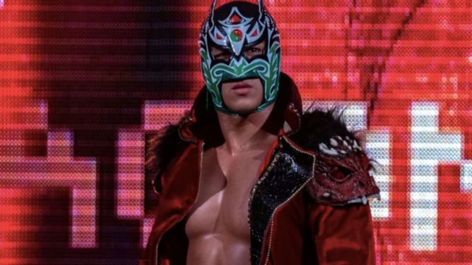 Dragon Lee reveals that a top WWE Superstar approached him about signing with WWE