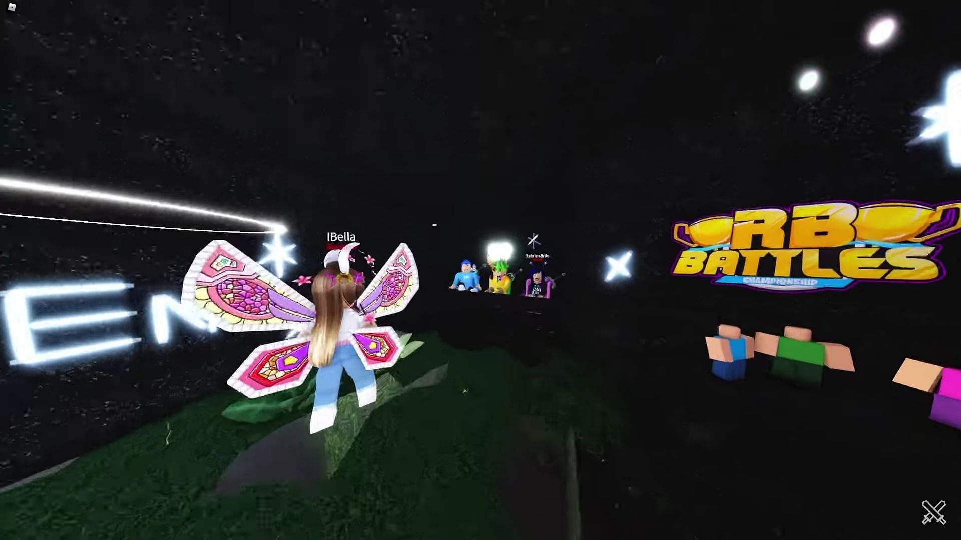 Bella triumphs by getting into the correct tube (Image via Roblox Battles YouTube)