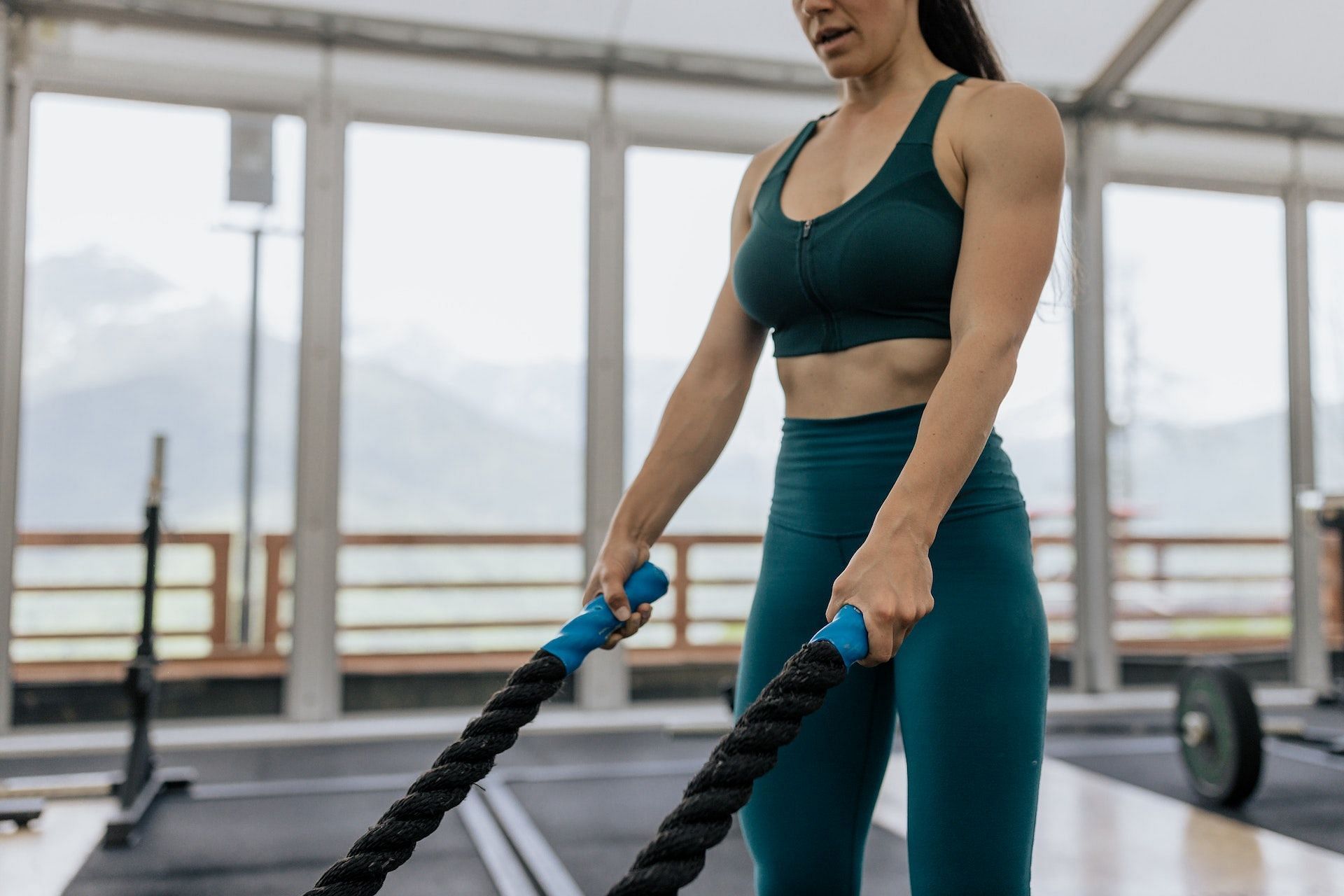 Working out in a cooler environment eases face redness. (Photo via Pexels/Anastasia Shuraeva)