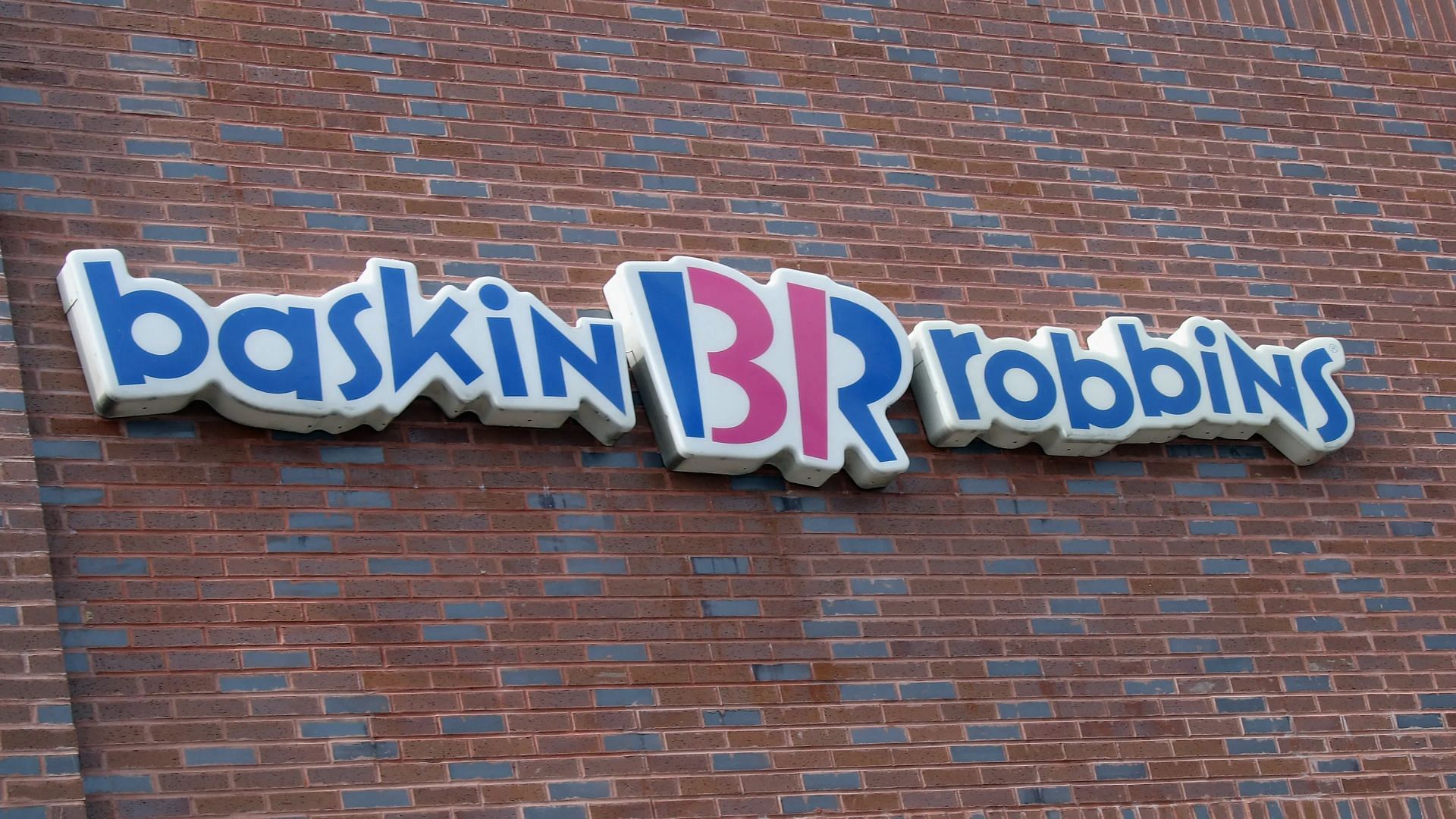 a sign outside of a Baskin Robbins in Wantagh, New York Image via Bruce Bennett/Getty Images)
