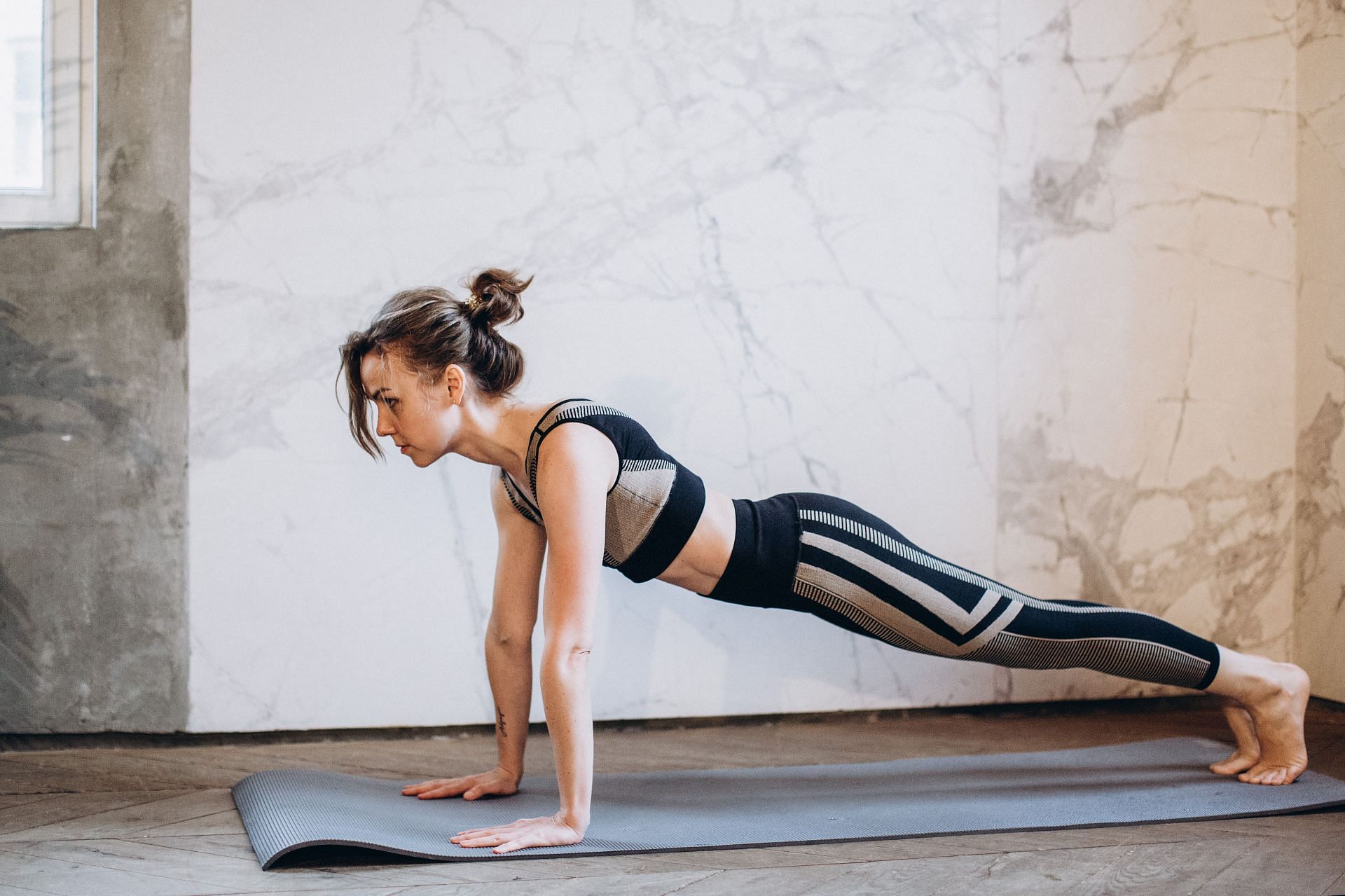 Micro workouts last under ten minutes and are ideal for people with busy schedules. (Image via Pexels/ Elina Fairytale)