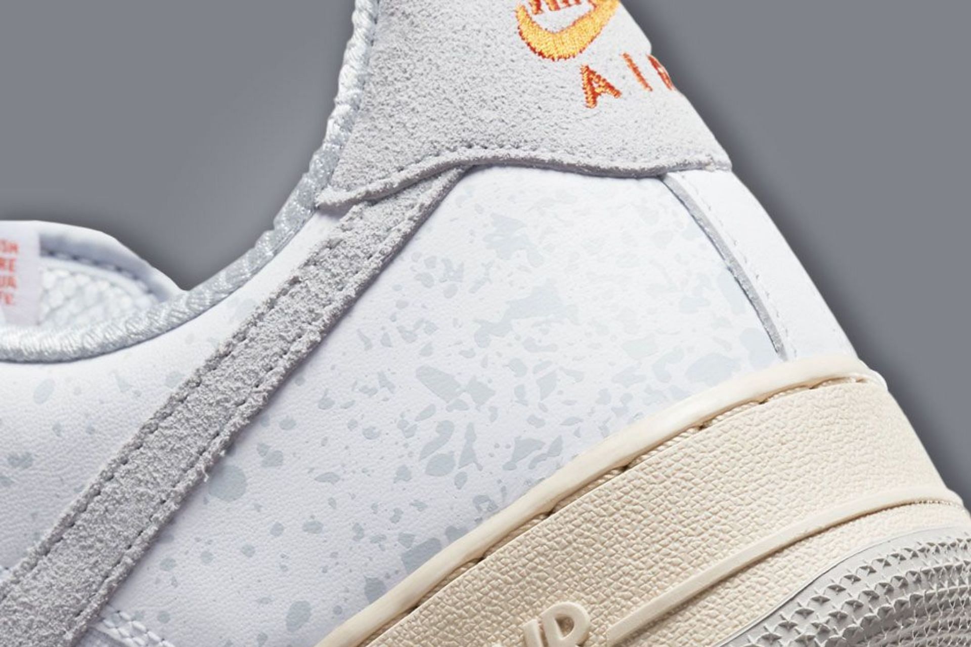 Take a closer look at the heel counters of the shoes (image via Nike)