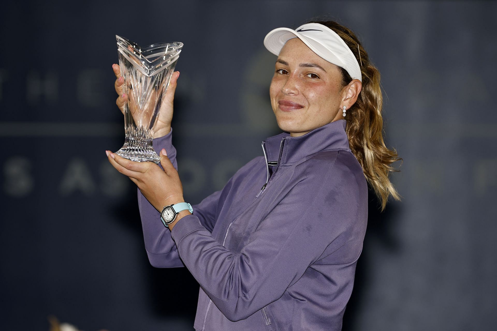 Donna Vekic poses with her runner-up trophy at the 2022 San Diego Open 