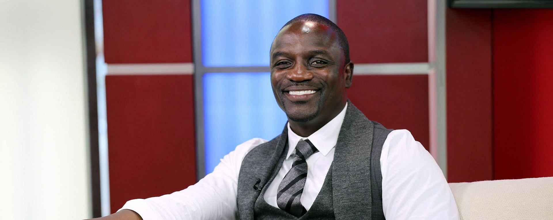 Netizens slammed Akon over defending Kanye West&#039;s anti-Semitic comments (Image via Getty Images)