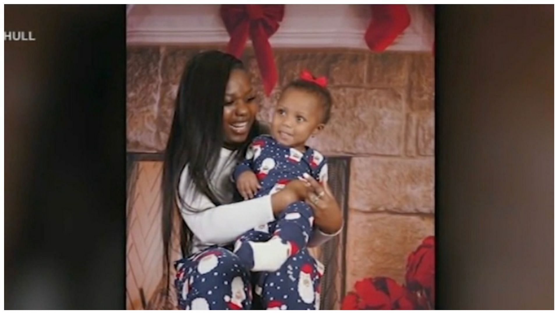 Leilani with her mother Lynisha Hull, (Image via Valley View News/Twitter)
