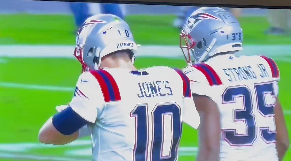 Mac Jones emulates Tom Brady by screaming at OC Matt Patricia: F