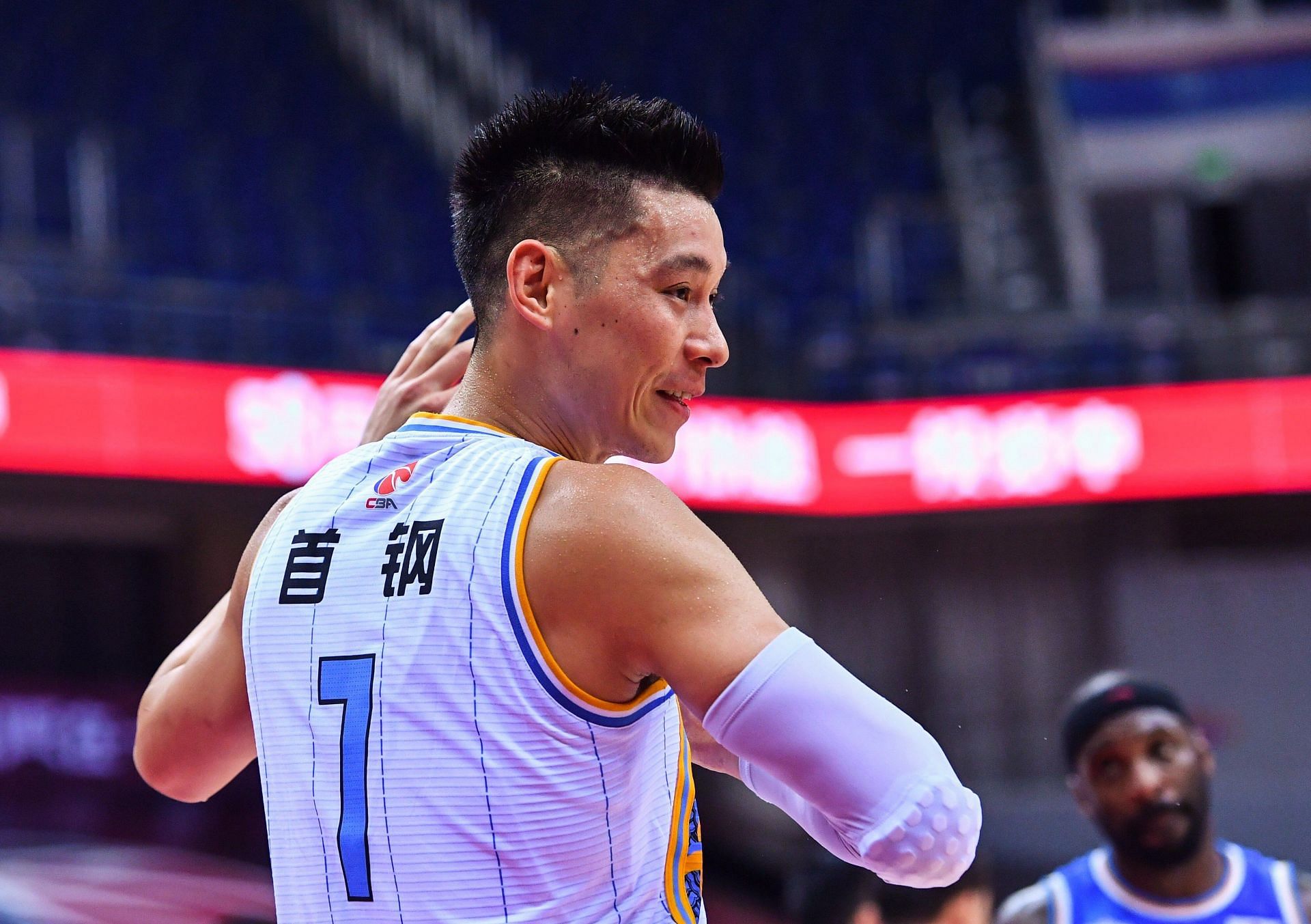 Jeremy Lin of the Guangzhou Loong Lions