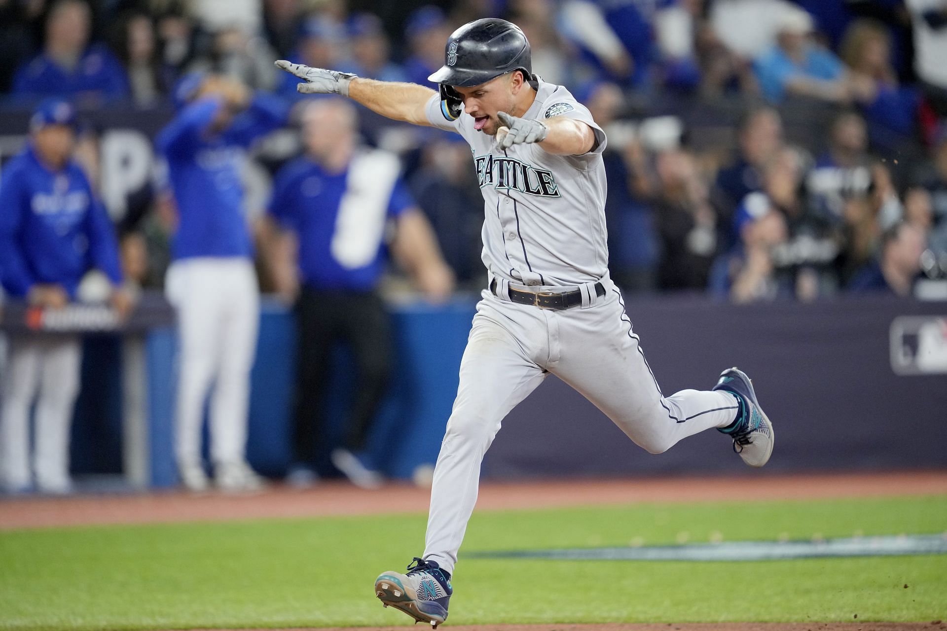 Mariners place Mitch Haniger on IL with high-ankle sprain