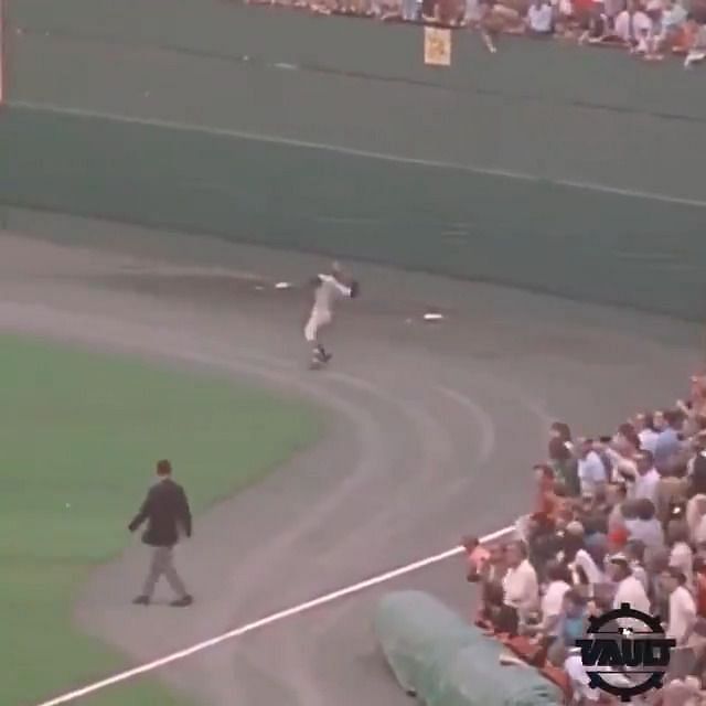 MLB on FOX - OTD in 1972, Roberto Clemente died in a plane