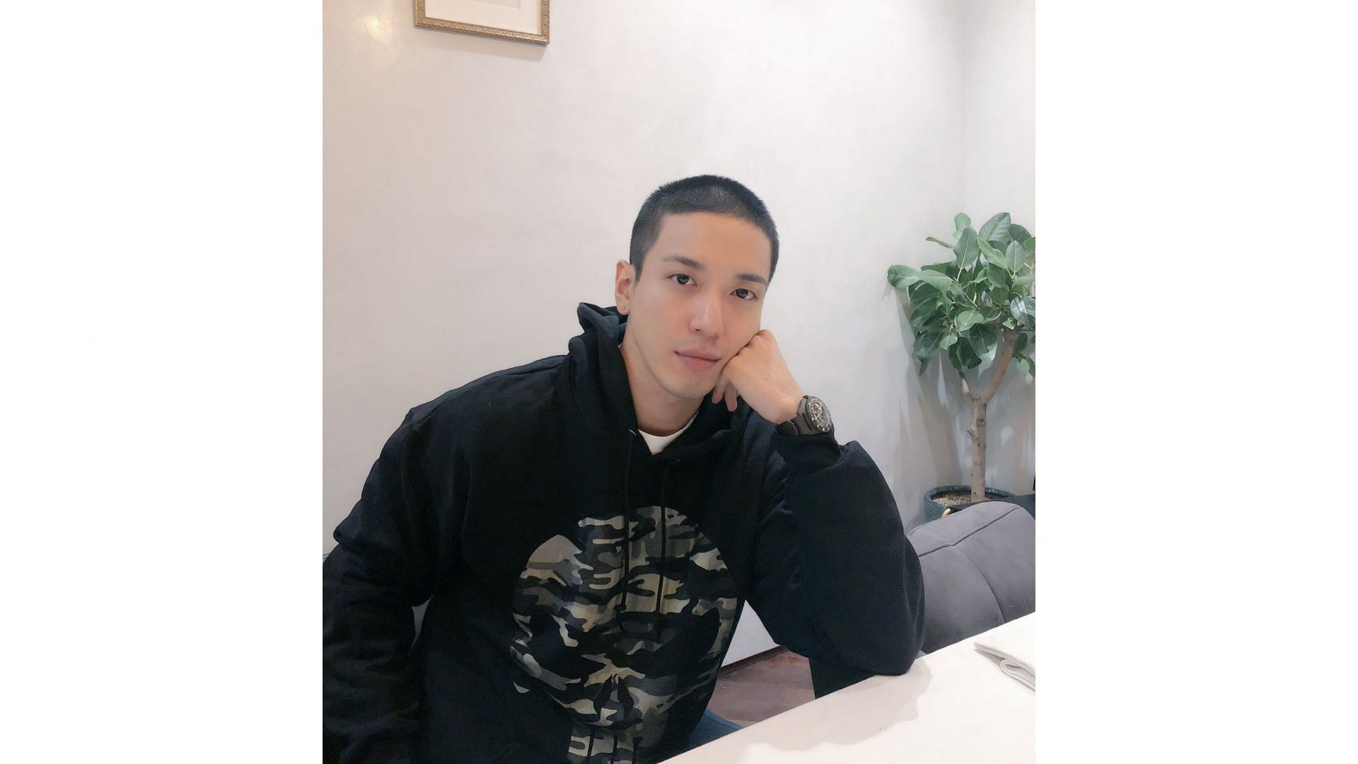 Jung Yong-hwa returned on November 3, 2019 after serving in the special forces during his military service. He said the experience cured his insomnia. ( Image via Twitter/@JYHeffect)