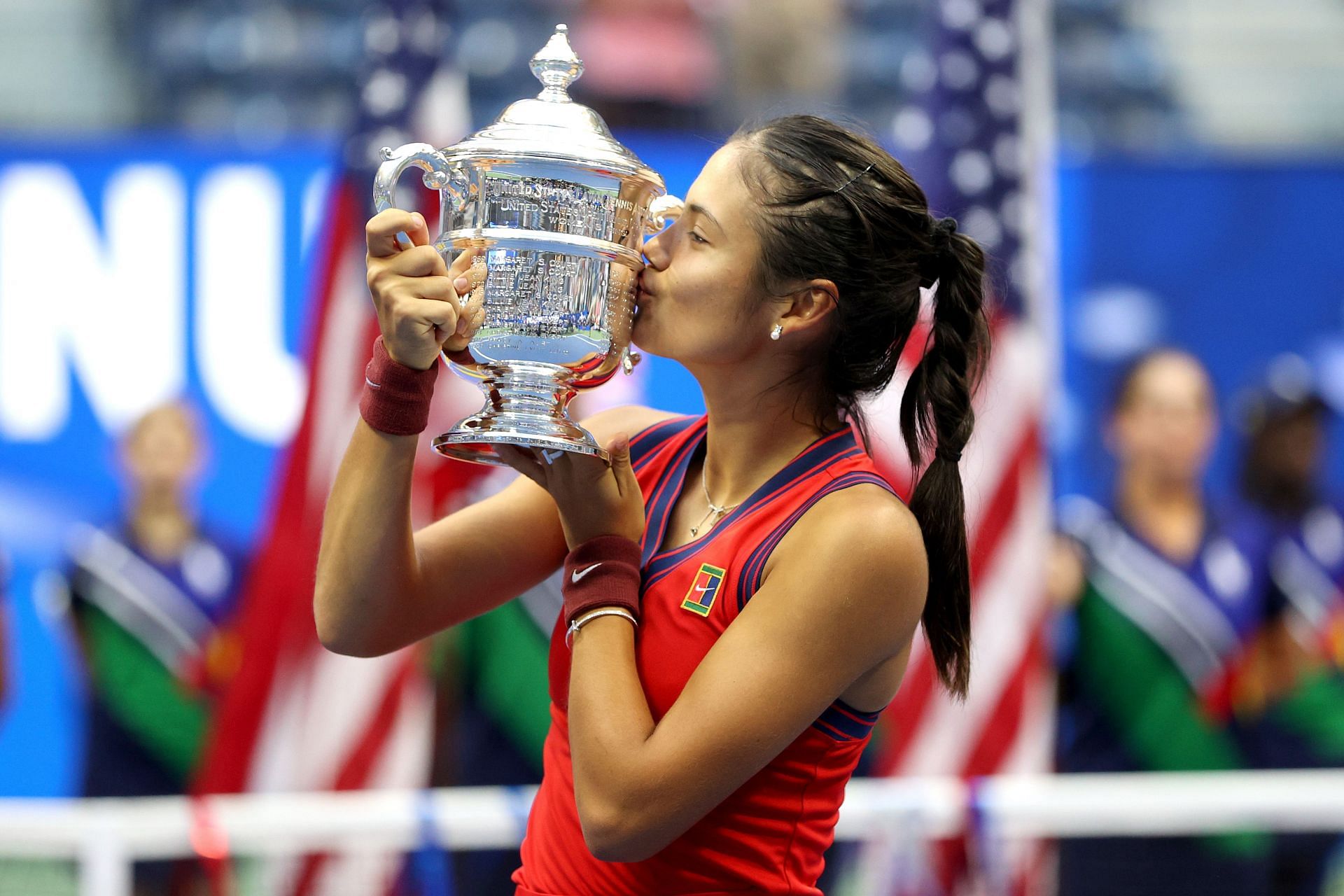 Emma Raducanu celebrates winning the 2021 US Open.