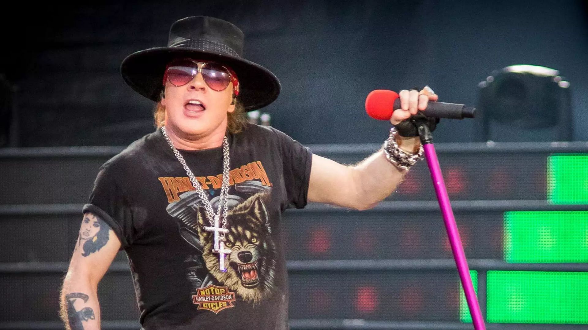 Axl Rose to stop throwing mics post concert after one struck a woman in the face (image via Getty/Mark Horton)