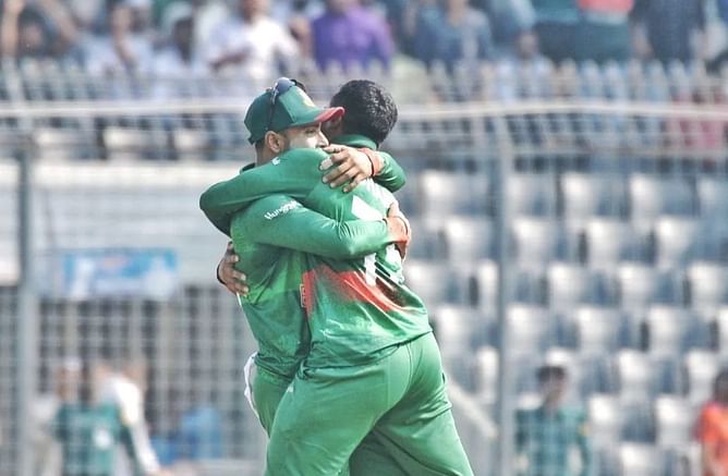 BAN vs IND : चीते की फुर्ती से बांग्लादेशी कप्तान ने लपका विराट कोहली का शानदार कैच, देखें यह शानदार वीडियो