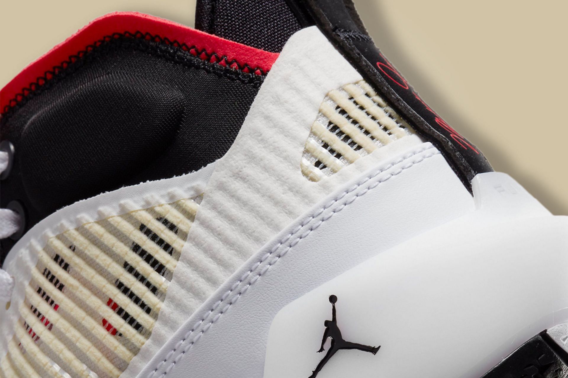 ألقِ نظرة فاحصة على عدادات الكعب ولمسات العلامة التجارية للأحذية (الصورة من Nike)