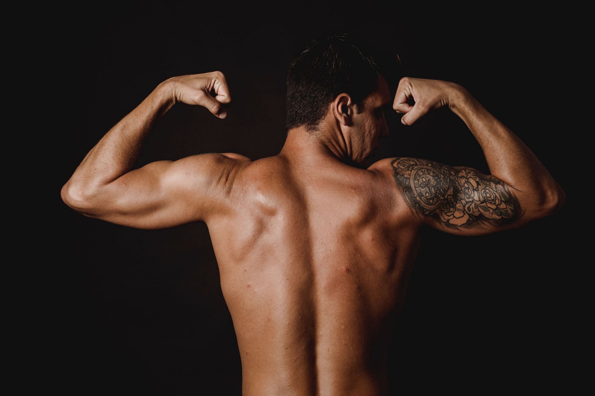 Best rhomboid exercises that will help you to achieve defined back. (Image via Pexels/ Mike Jones)
