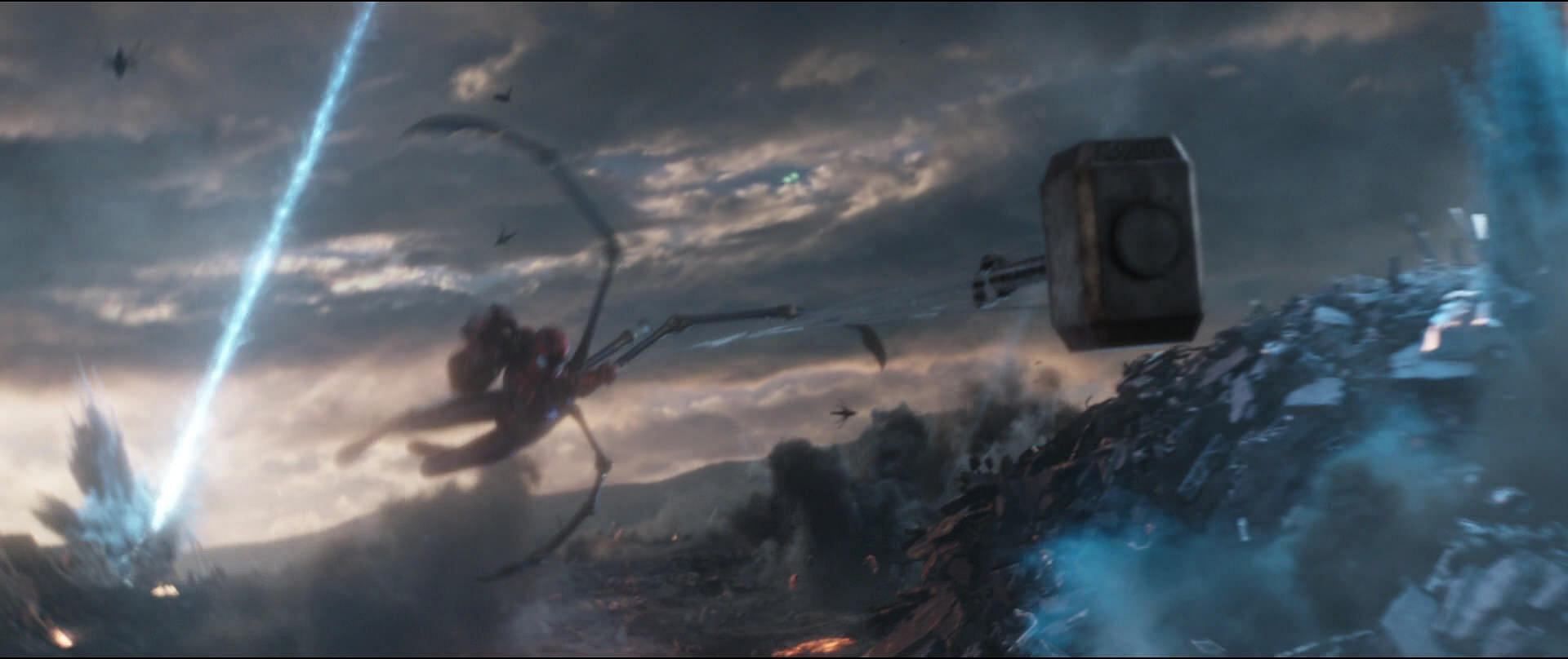 Spider-Man rides the hammer in Avengers: Endgame (Image via Marvel)