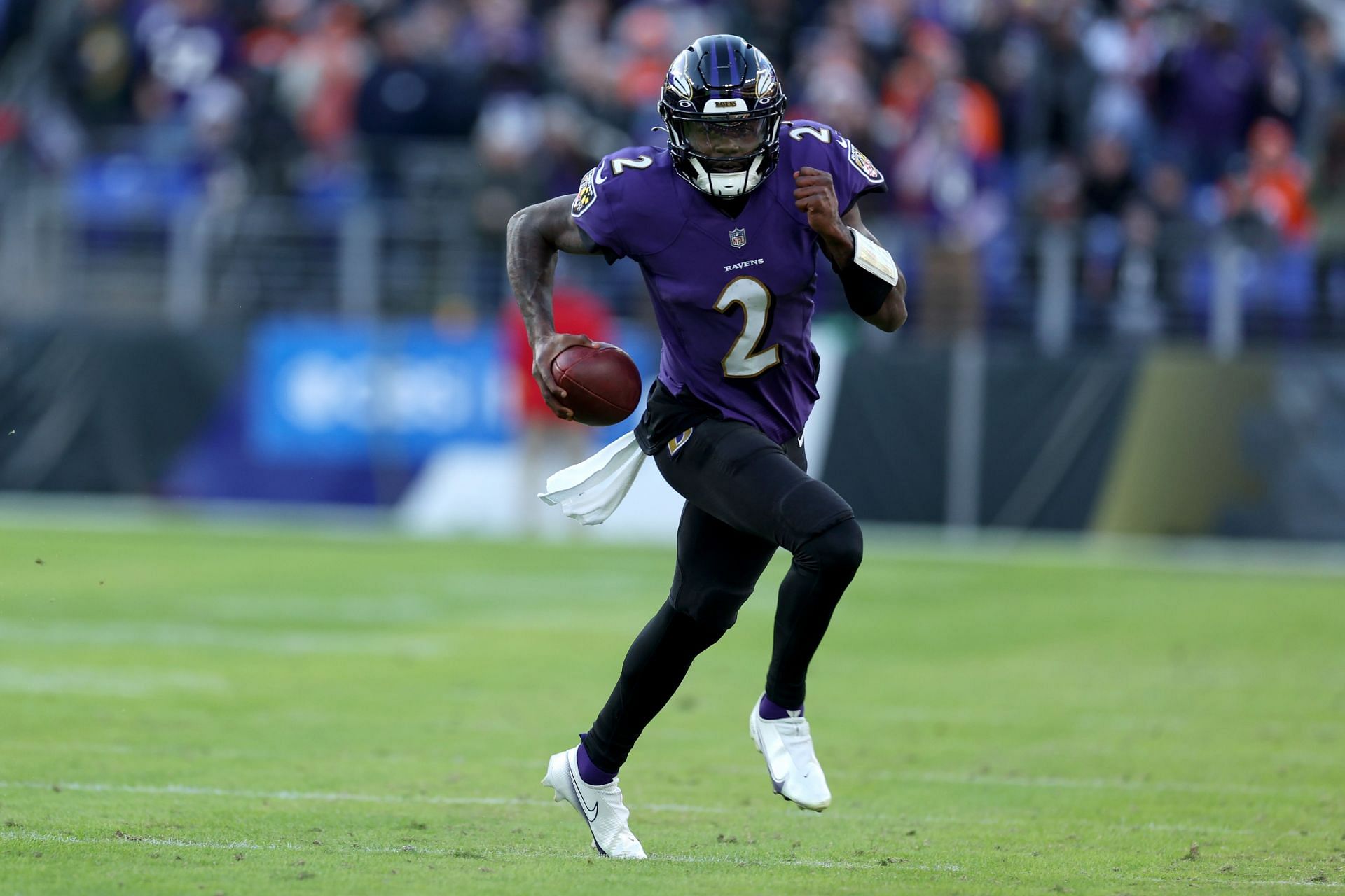 Ravens QB Lamar Jackson Doesn't Practice Wednesday; Tyler Huntley Looking  Likely To Start - Steelers Depot