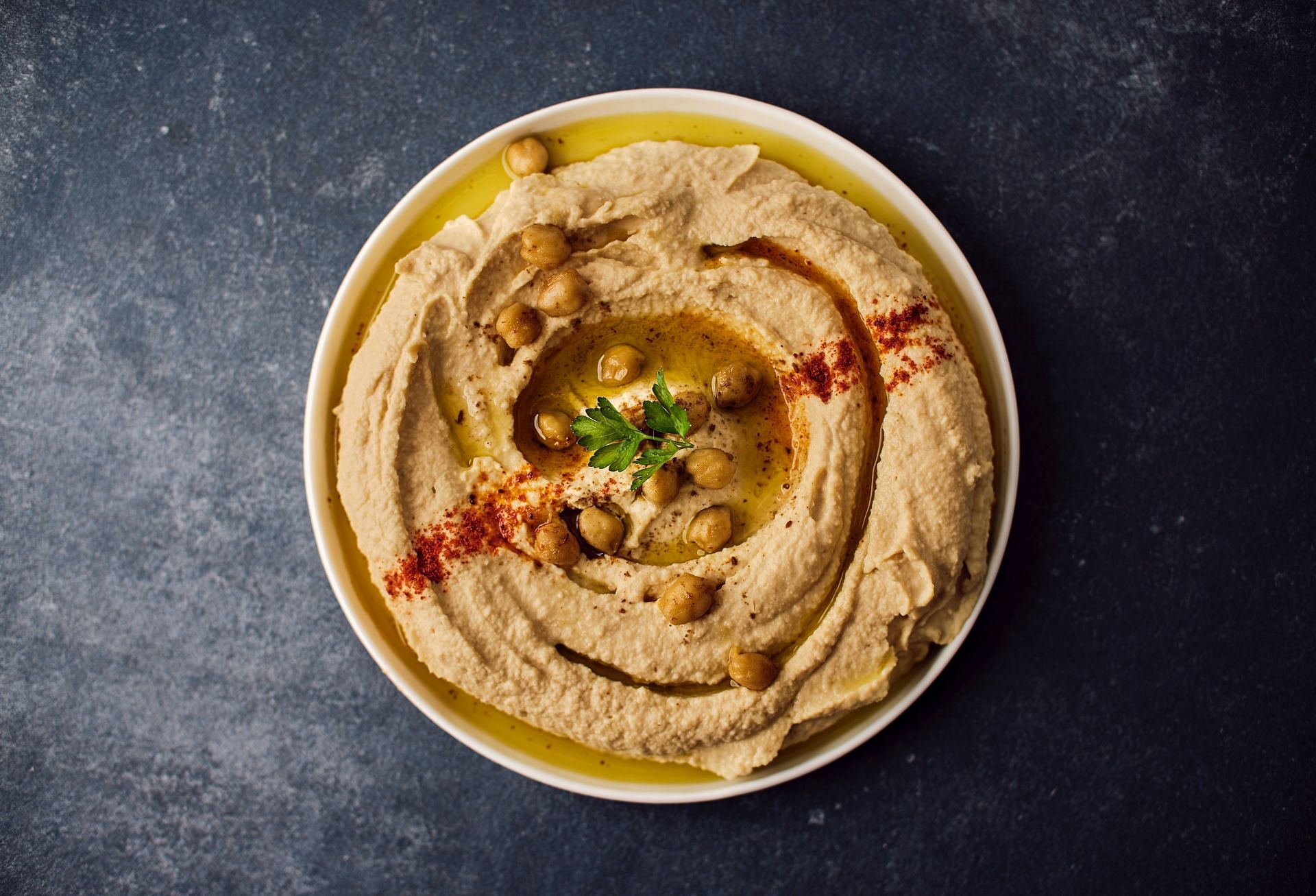 Hummus is a high-protein vegan dish (Image via Unsplash/Ludovic Avice)