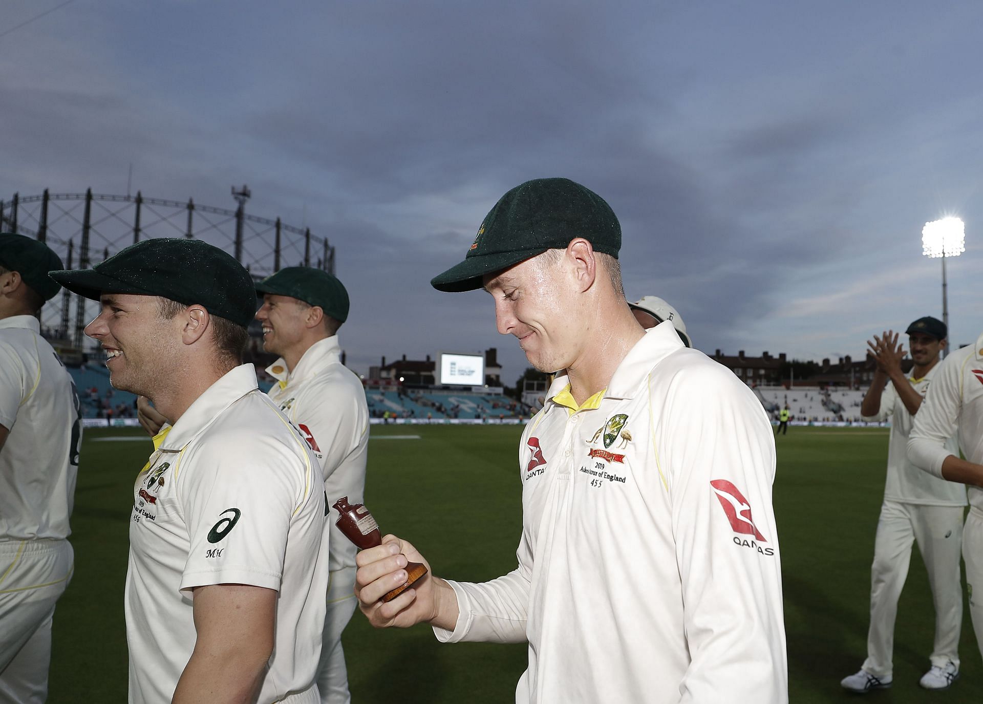 Marnus Labuschagne with the Ashes urn. (Image Credits: Getty)