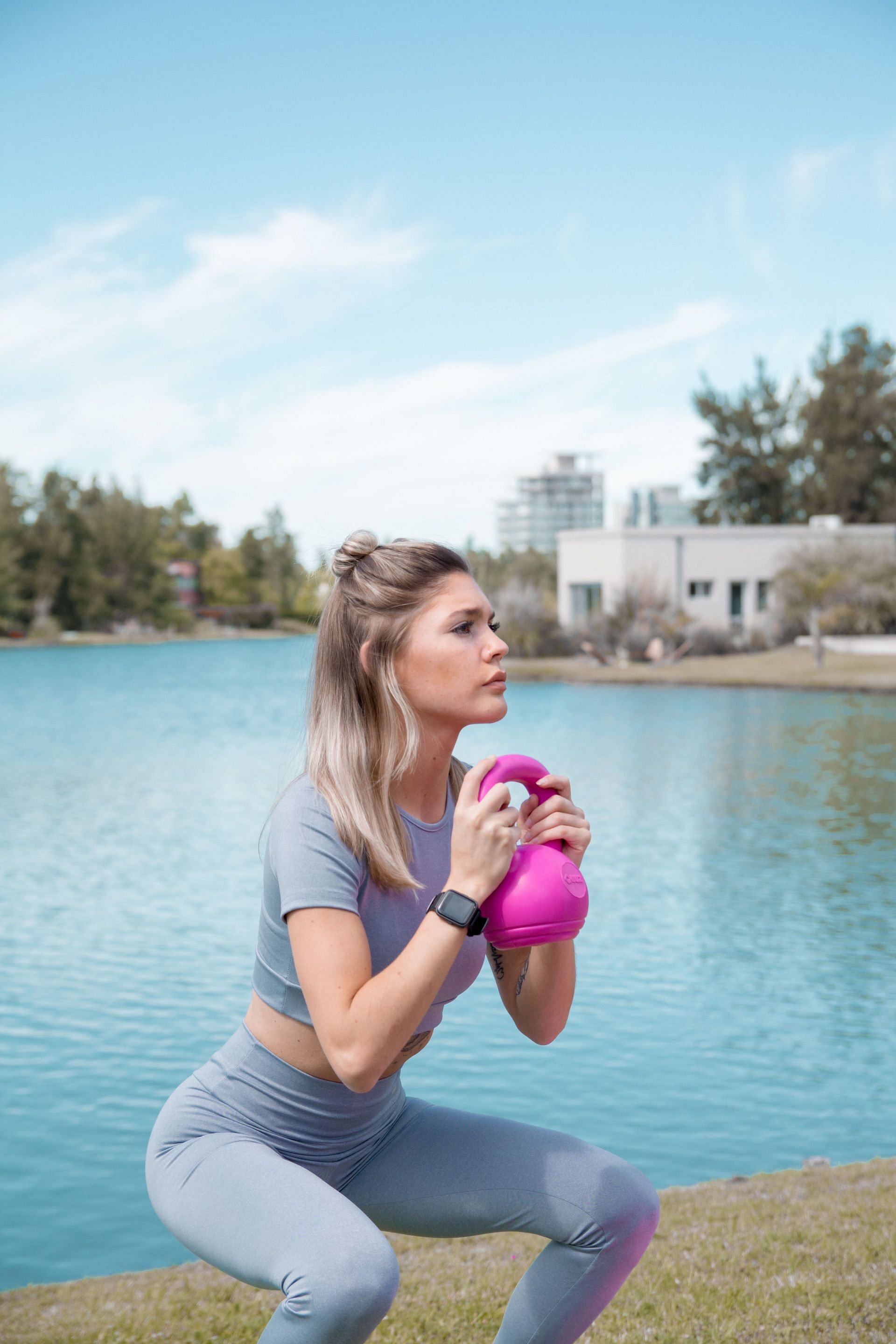 Goblet squats. (Image via Pexels/Sofi Franchella)