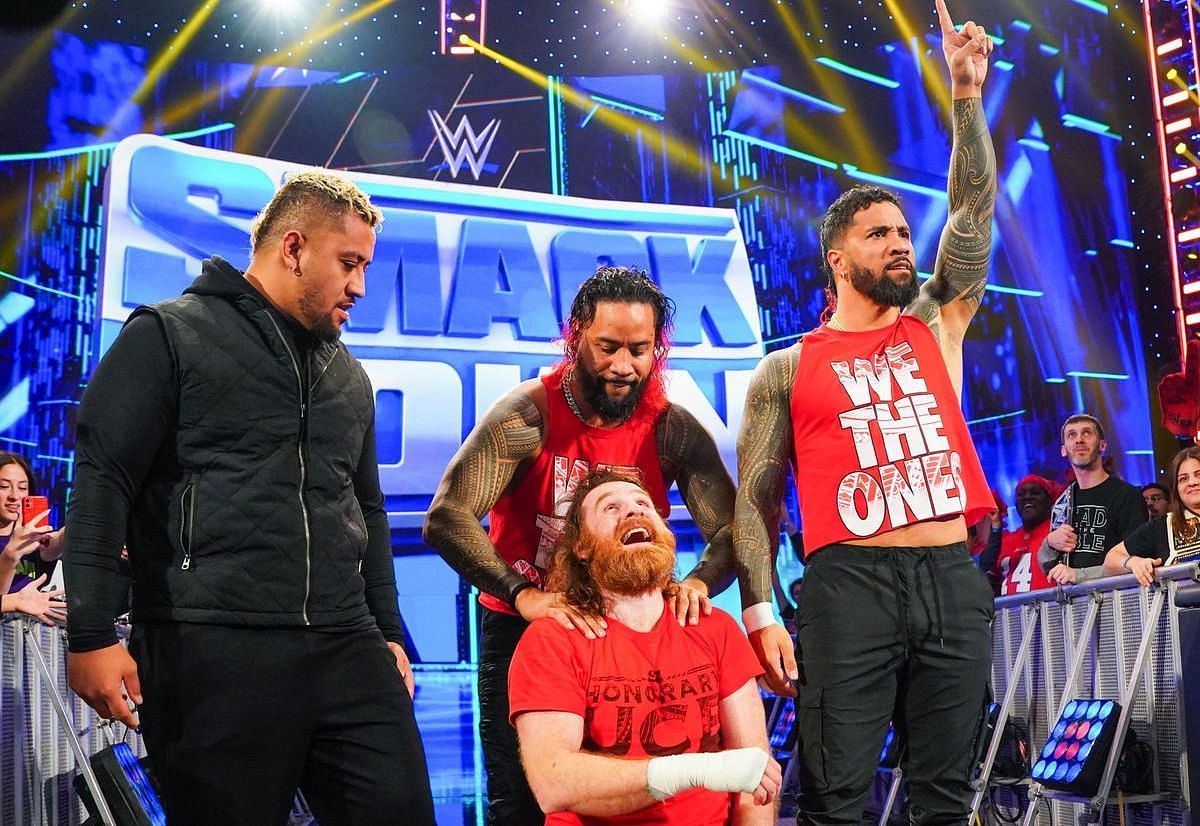 WWE SmackDown में द उसोज़ का पलड़ा भारी रहा 