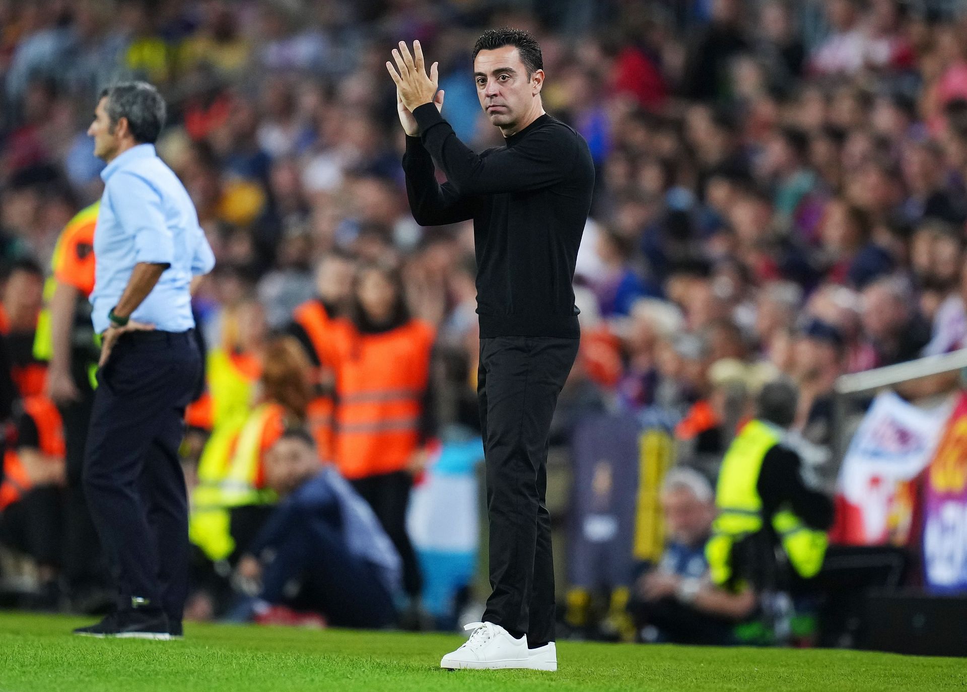 Xavi heaps praise on Barcelona superstar, calls him the 'best winger ...