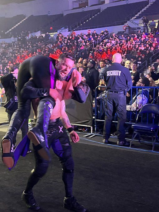 Top WWE Superstar carries Dominik Mysterio to the back at live event