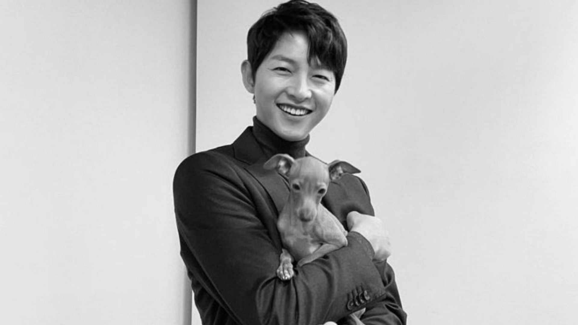 Song Joong-ki reveals his pet dog Nalla put him at peace (Image via Twitter/@CHAEBOLsong)