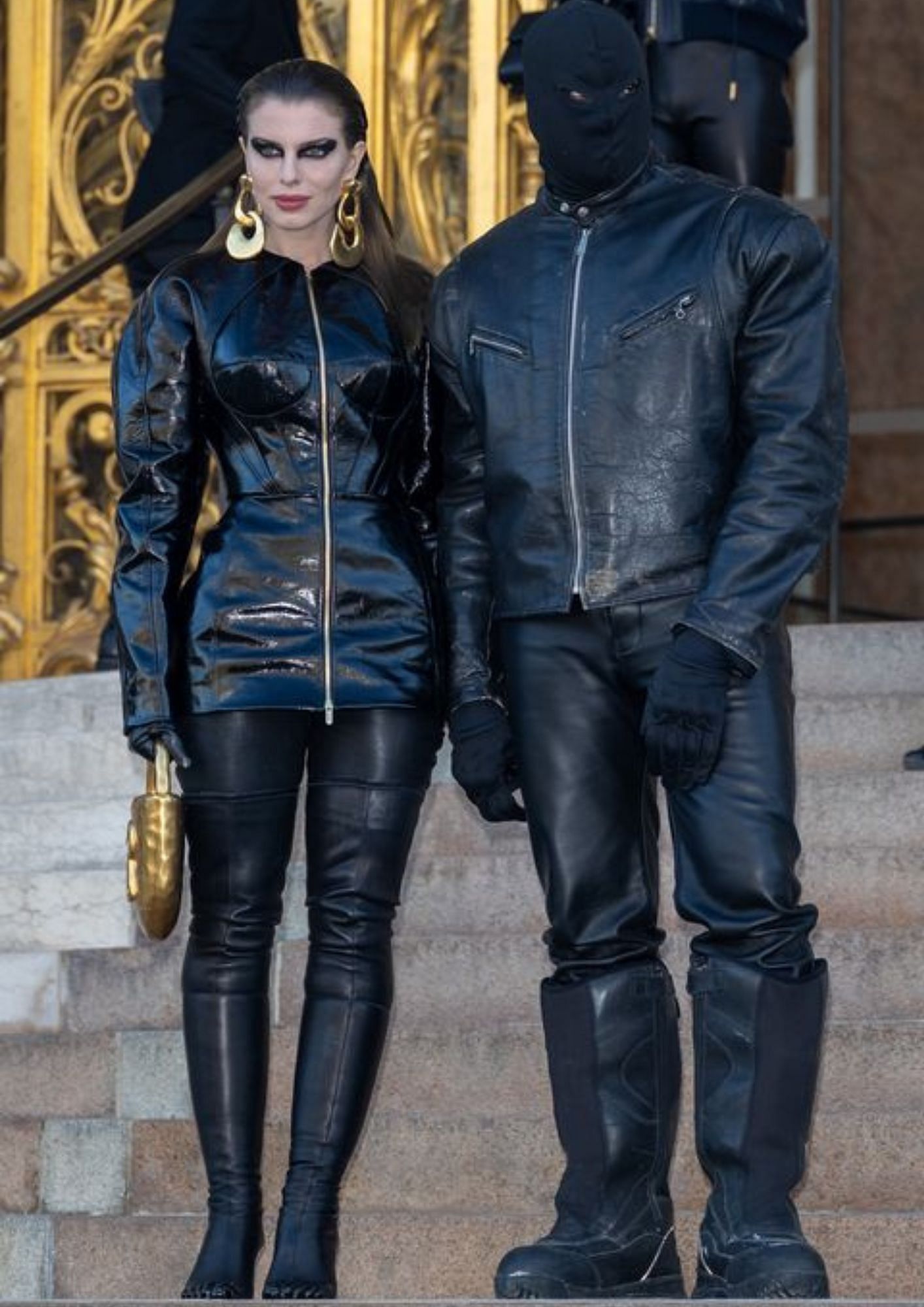 Julia Fox and Kanye West at the Paris Fashion Week (Image via Harper&#039;s BAZAAR)