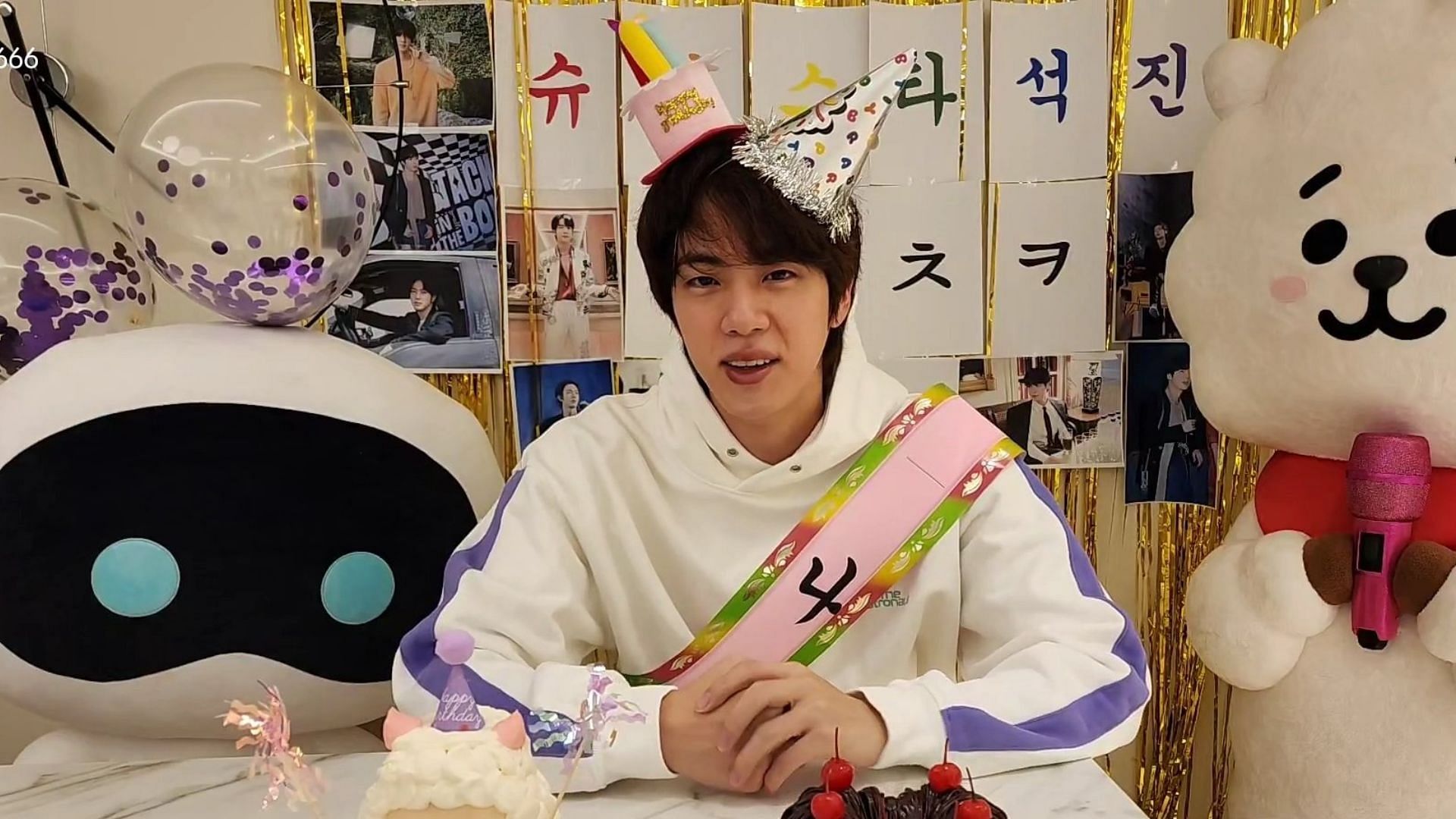 Jin during the Weverse live for his birthday (Image via Twitter/@bangtam_com_ph)