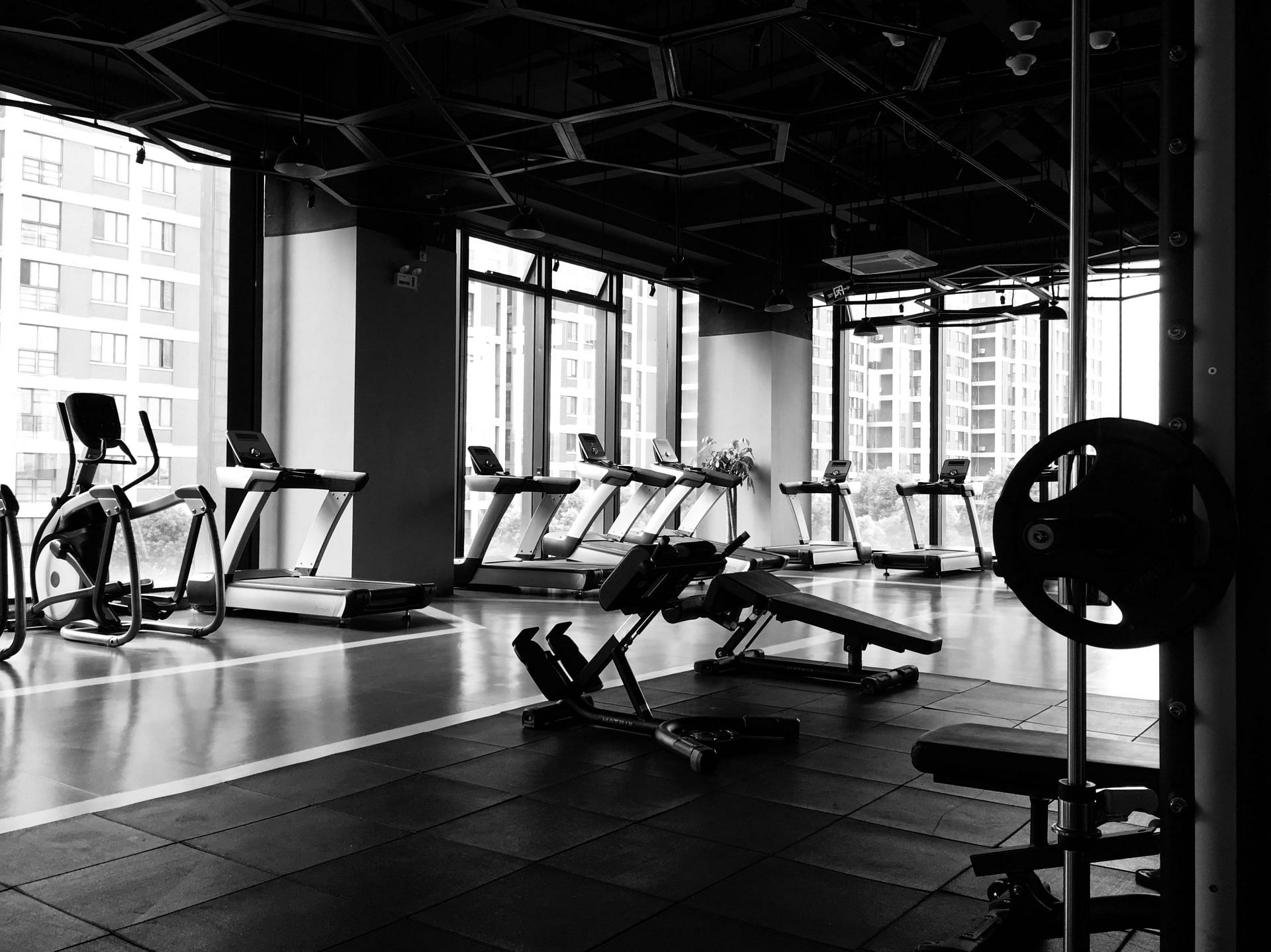 There are plenty of products available to make your home gym fantasies a reality. (Image via Unsplash/ Risen Wang)