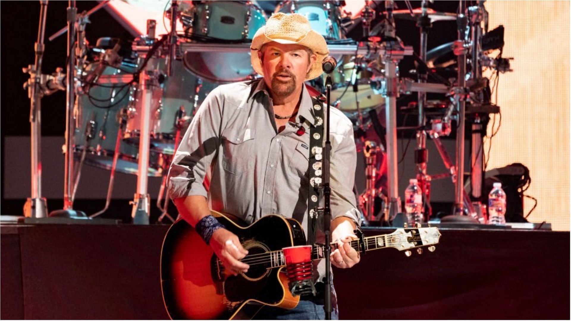 Toby Keith revealed the news about his cancer diagnosis in June 2022 (image via Erika Goldring/Getty Images)