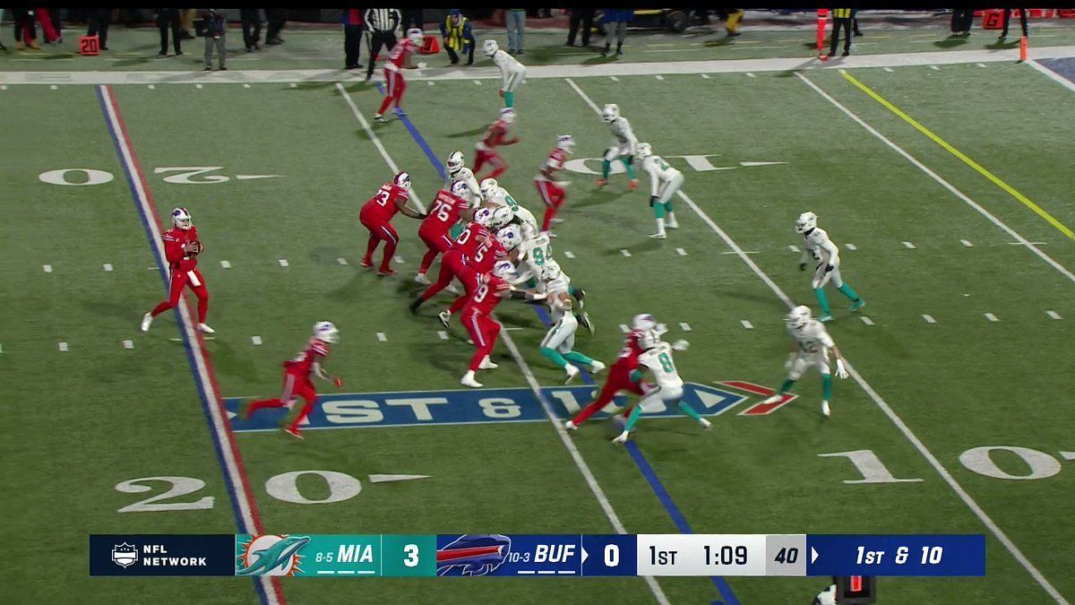 Bills fans throw snowballs to celebrate first touchdown vs. Dolphins