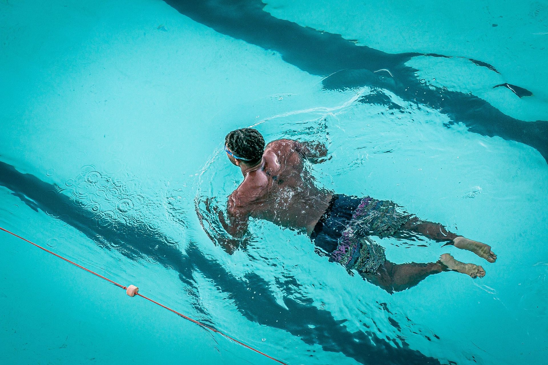 Core exercises is essential for swimmers as this can enhance the performance. (Image via Unsplash / Mark Williams)