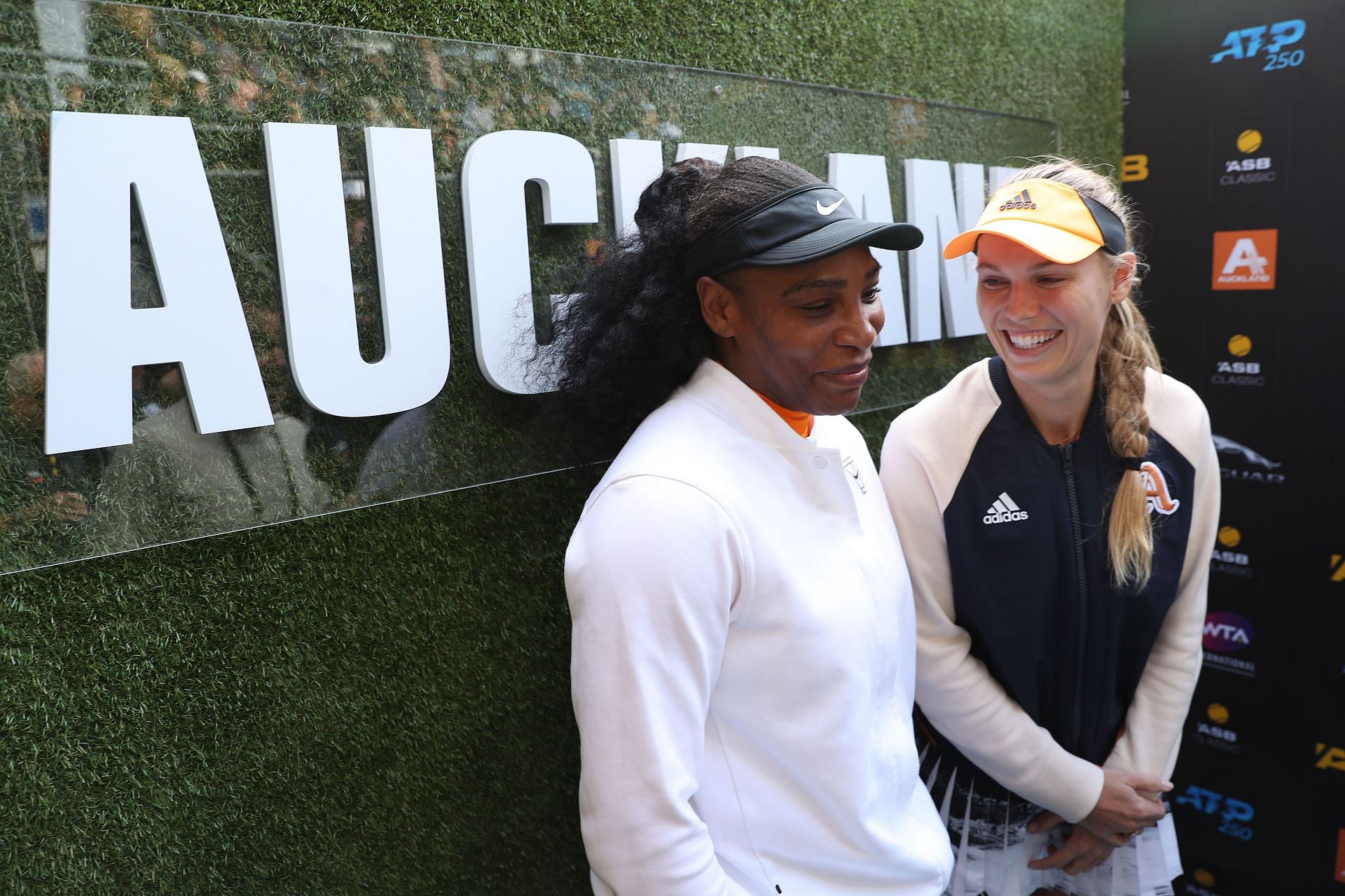 Serena Williams (L) and Caroline Wozniacki