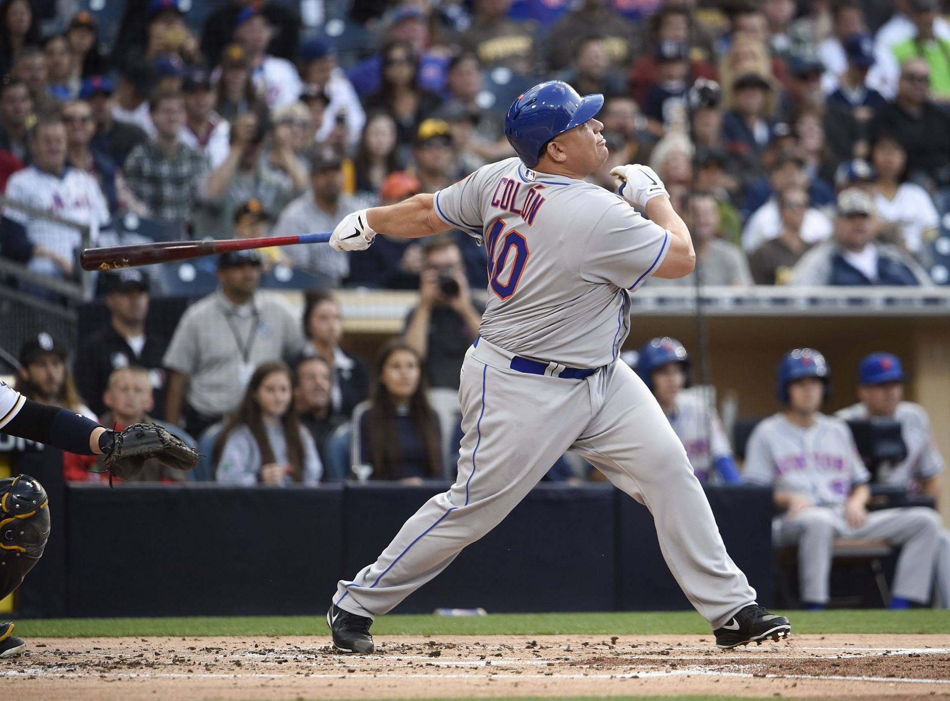 A's re-sign Bartolo Colon to 1-year deal