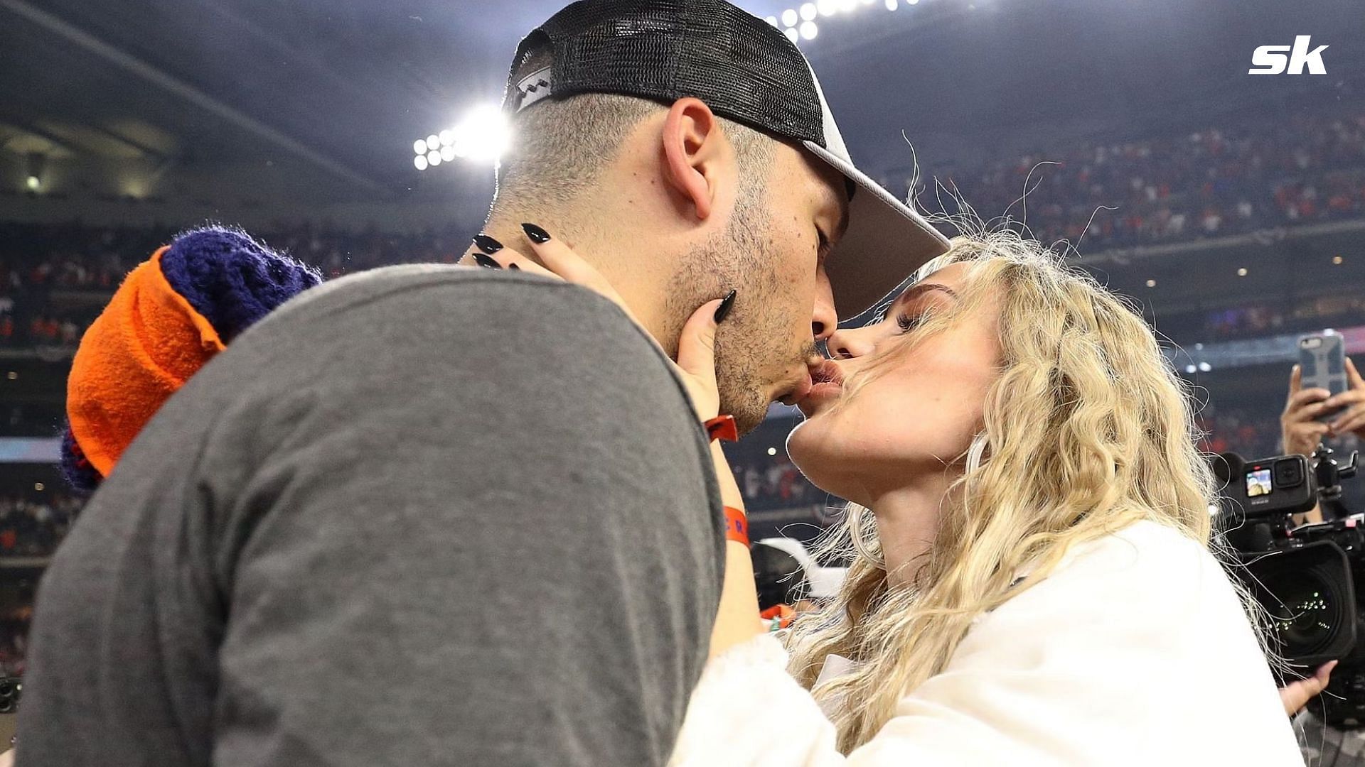 Carlos Correa and His Future Wife Enjoy a Jewelry Store Night Out